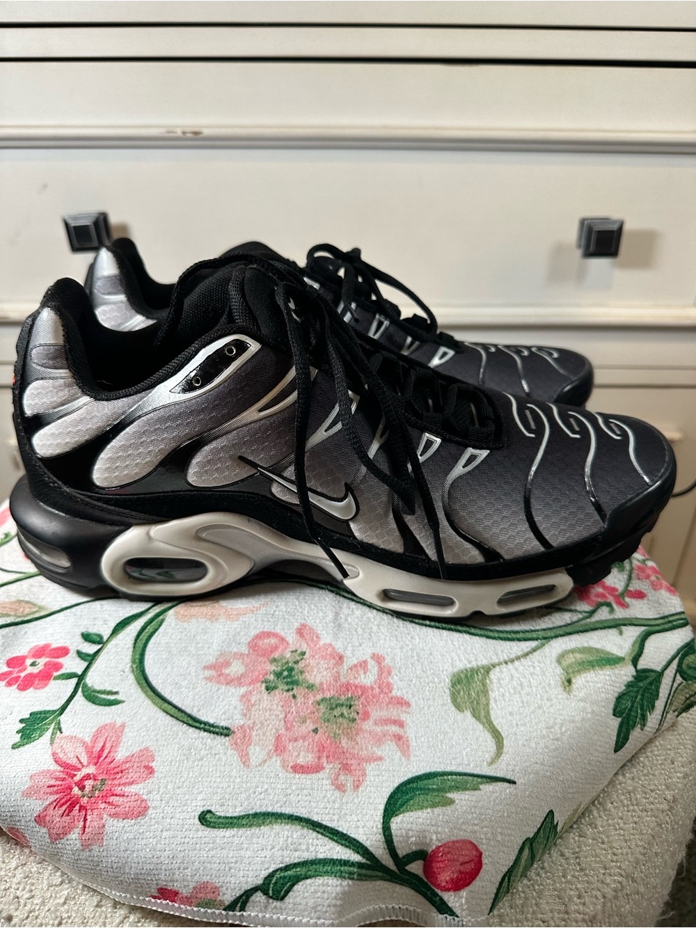 Nike Air Max Plus TN Black Metallic Silver Men’s Size 12.5